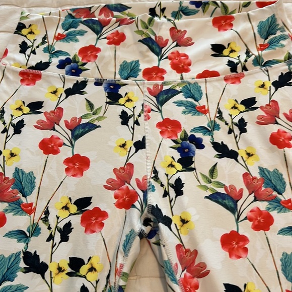 Fabletics Floral leggings - Picture 2 of 6